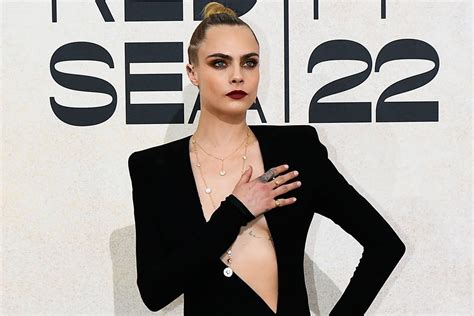 De Emme Muñiz A Cara Delevingne Los Famosos Que Se Identifican Como Personas No Binarias Infobae