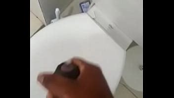 Negão pauzudo gozando XVIDEOS