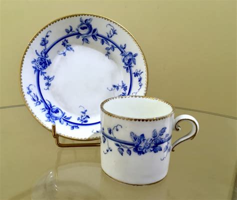 Tasse litron et sa sous tasse en porcelaine de Sèvres XVIIIe siècle