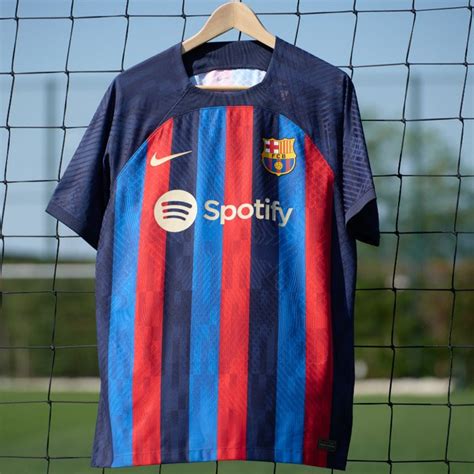 Bildergalerie So Sieht Barcelonas Neues Heimtrikot Aus