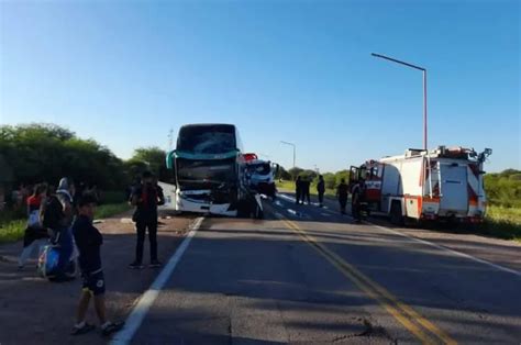 Choque múltiple de camiones y micro dejó personas atrapadas en ruta 34