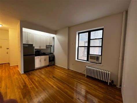 100 W 33rd St renovations are causing street closures today 18