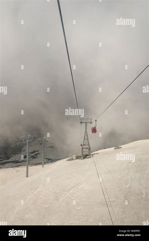 Gulmarg Gondola Phase 2, Gulmarg, Jammu and Kashmir, India Stock Photo - Alamy