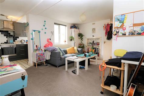 Stunning first floor two double bedroom flat with two stylish bathrooms