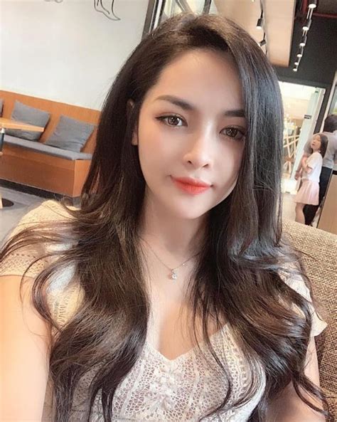 Nhan sắc ngày càng thăng hạng của hot girl dao kéo Vũ Thanh Quỳnh sau 5 năm đập mặt đi xây lại