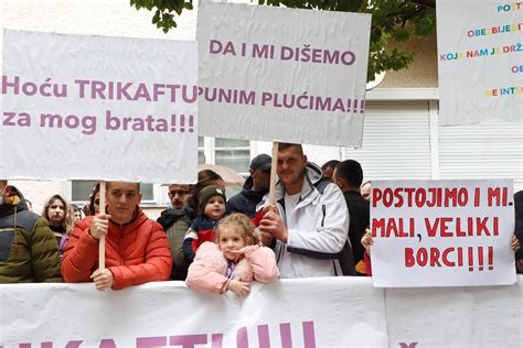 Protest Roditelja Djece Oboljele Od Cisti Ne Fibroze Dr Ava Ne Smije