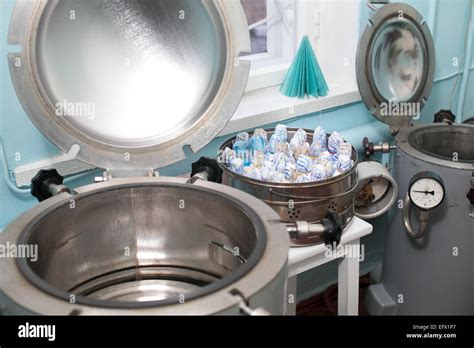 Autoclave chemistry laboratory hi-res stock photography and images - Alamy