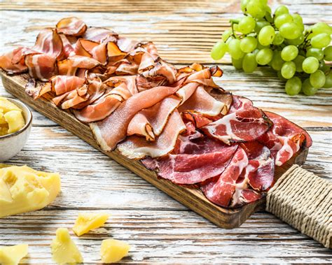 What is Pancetta? A Guide to This Italian Cured Meat - Pizzaware