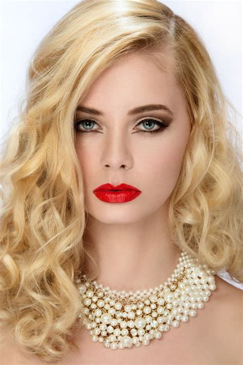 Lady Of The Manor Blonde Beauty Hair Pictures Perfect Red Lips