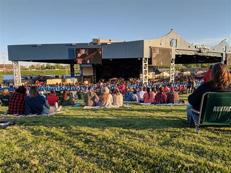 Hollywood Casino Amphitheatre St. Louis Lawn Seats - RateYourSeats.com