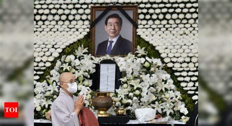 Seoul Mayors Funeral Held Despite Objections Times Of India