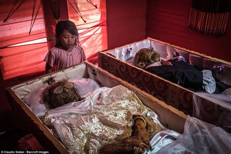 Indonesian Tribe Dig Up Corpses For Annual Ritual Daily Mail Online