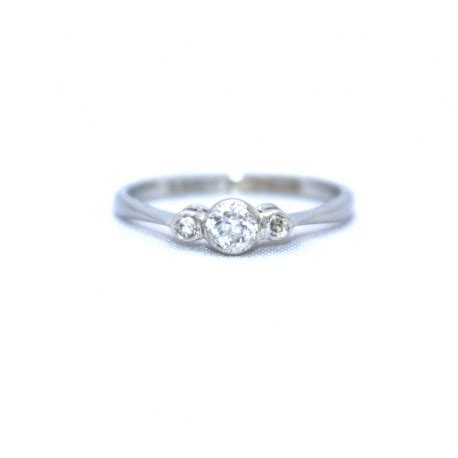 three stone diamond ring set in 18ct white gold