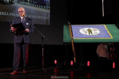 Uroczystość nadania imienia i przekazania sztandaru Szkole Podstawowej