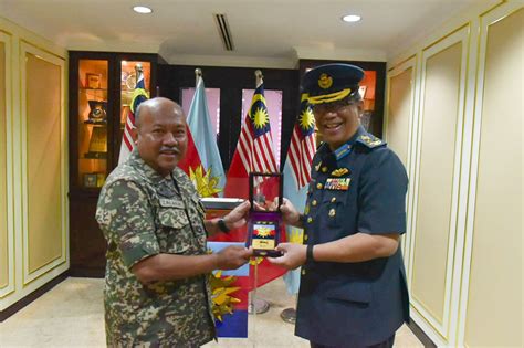 Deputy Chief Of Air Force Makes Farewell Visit To Mindef Headquarters