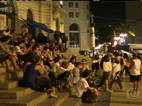 Manifestantes Continuam Acampados Na Frente Da C Mara Dos Vereadores