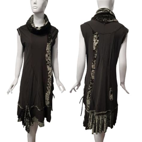 Amazing designer dress brown color with chunky... - Depop