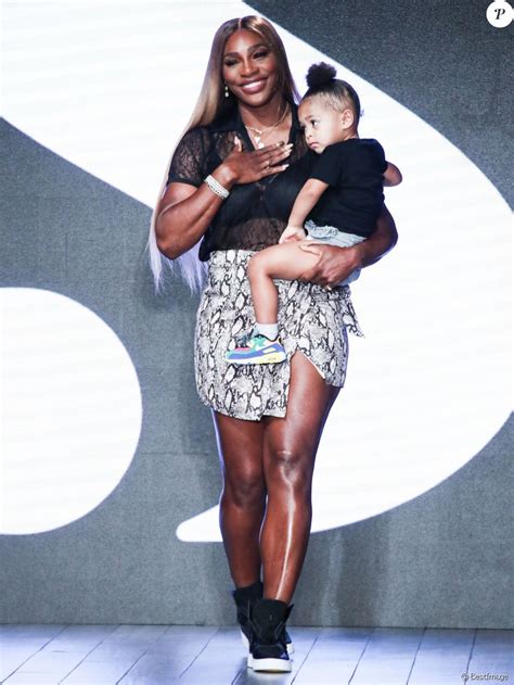 Serena Williams Et Sa Fille Alexis Olympia Ohanian Lors Du Défilé Prêt