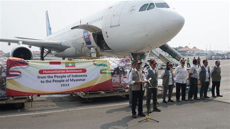 GARUDA INDONESIA TERBANGKAN 31 6 TON BANTUAN KEMANUSIAAN KE MYANMAR