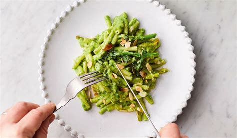 Jamie Olivers Greens Macncheese With Leek Broccoli Spinach And Toasted Almond Topping