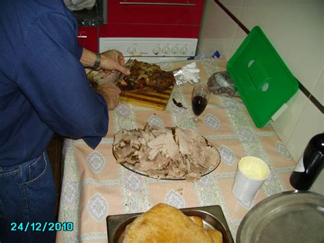 Paletilla de cerdo asada en horno de leña