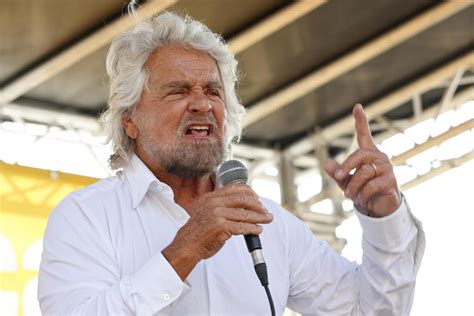 Beppe Grillo A Ruota Libera Al Parlamento Europeo Meno Male Che Ci