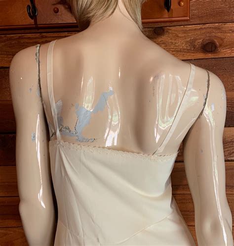 VINTAGE LINGERIE S LORRAINE IVORY SIZE FULL SL Gem
