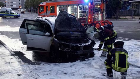 Fahrzeugbrand in Stuttgart Ost Technischer Defekt lässt Auto in