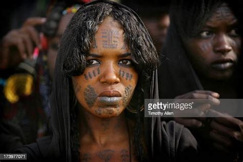 Tribal Face Tattoos Fotografías E Imágenes De Stock Getty Images