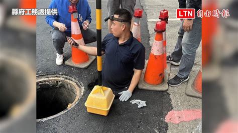 竹北光明11路73巷口小天坑 開挖確認與污水道管線無關（縣府工務處提供） 自由電子報影音頻道