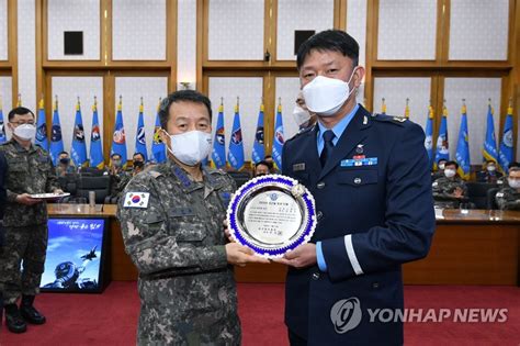 공군을 빛낸 인물 신지식·정보화 부문 수상자 연합뉴스