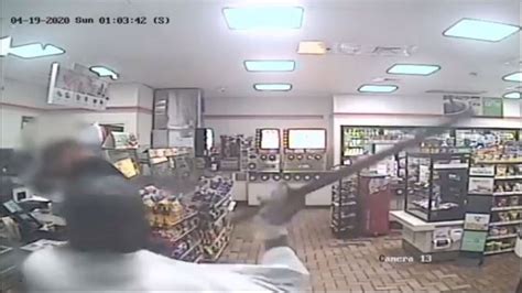 Video Florida Store Clerk Attacked With A Pipe In Robbery Attempt Wpec