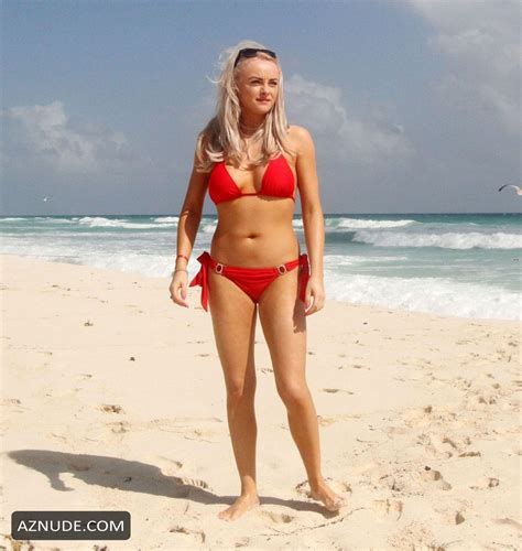 Katie Mcglynn Shows Off Her Sexy Beach Body Physique In The Blazing Hot Sunshine Out In Mexico