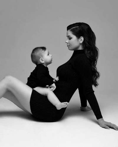 35 Amazingly Beautiful Mothers Day Photoshoot Ideas