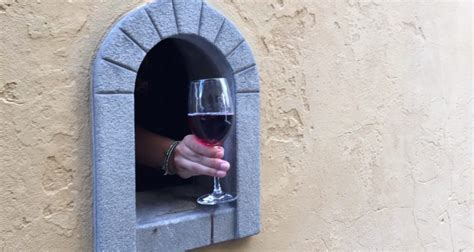 A Firenze Hanno Riaperto Una Delle Storiche Buchette Del Vino Cosa Sono