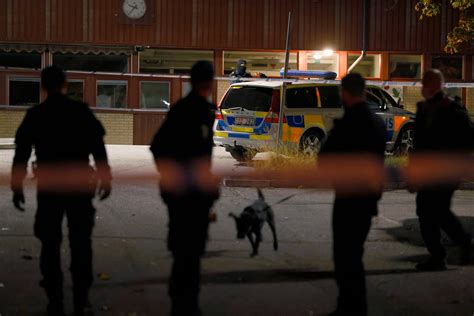 Tre Häktade För Mord I Södertälje En Släppt