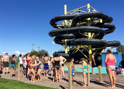 Waterslide revellers take in 1 last day at Splashdown park | CBC News