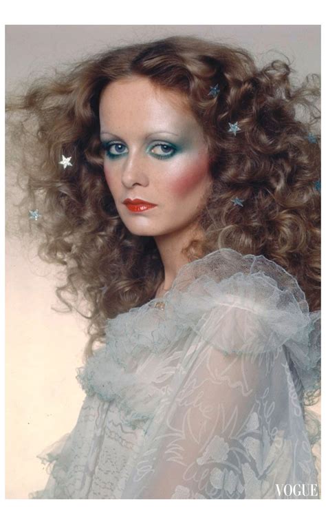 Twiggy Vogue December 1974 Photo Barry Lategan - Flashbak