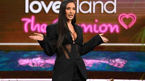 Maya Jama asombra a los fanáticos cuando los anfitriones de Love Island