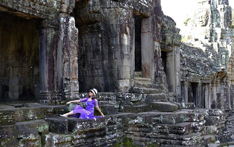 Two American Tourists Arrested For Taking Nude Photos At Cambodia S