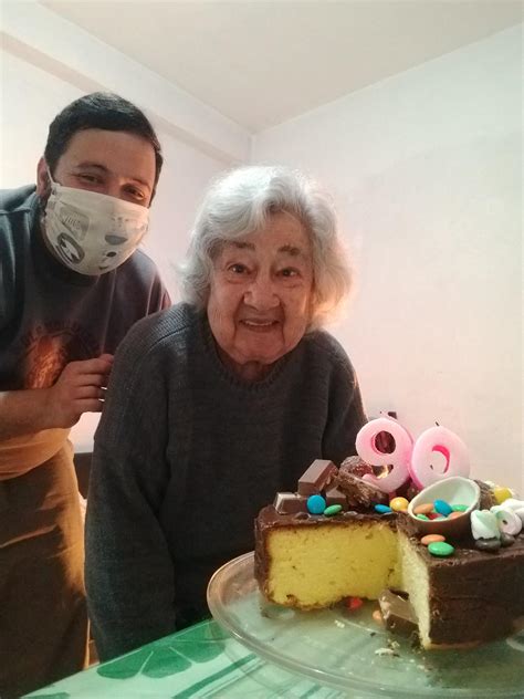 Grandma turns 90yo today, so I paid her a little visit : pics