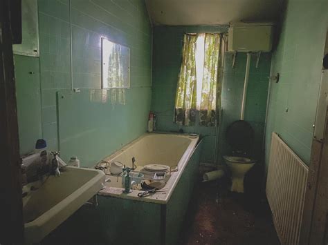 An Abandoned Bathroom UK R AbandonedPorn