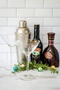 Godiva Chocolate Martini Recipe That S Perfect For Dessert Coastal