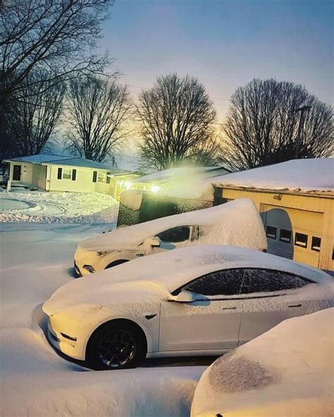 Snow day : r/TeslaModel3