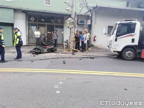 殺彎失敗驚悚影片曝！泰山重機騎士跨雙黃線遭貨車輾過 送醫搶救身亡 Ettoday社會新聞 Ettoday新聞雲