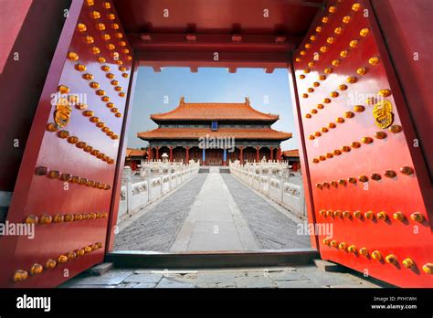 La Ciudad Prohibida En Beijing China Con Grandes Puertas De Palacio