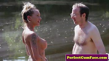 Tetona Femdom Tirando Chico Al Aire Libre Para Spunk Xvideos