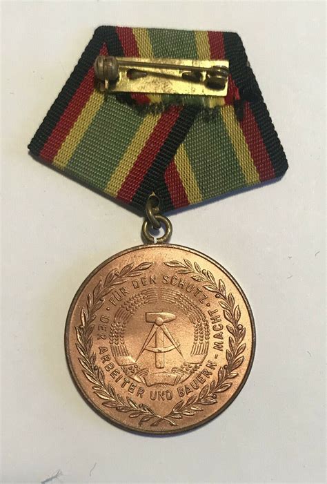 DDR Medaille für treue Dienste in der nationalen Volksarmee Bronze