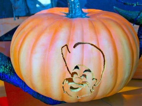 Halloween decorations at the World of Disney | Loren Javier | Flickr