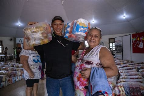 Prefeitura de Porto Velho entrega cestas básicas para famílias de